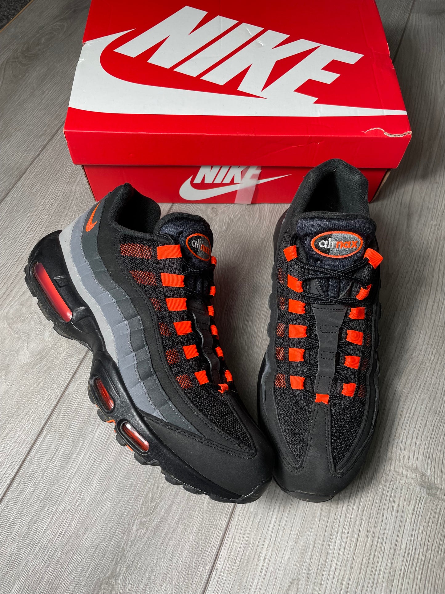 Nike AirMax 95 Hyper Crimson