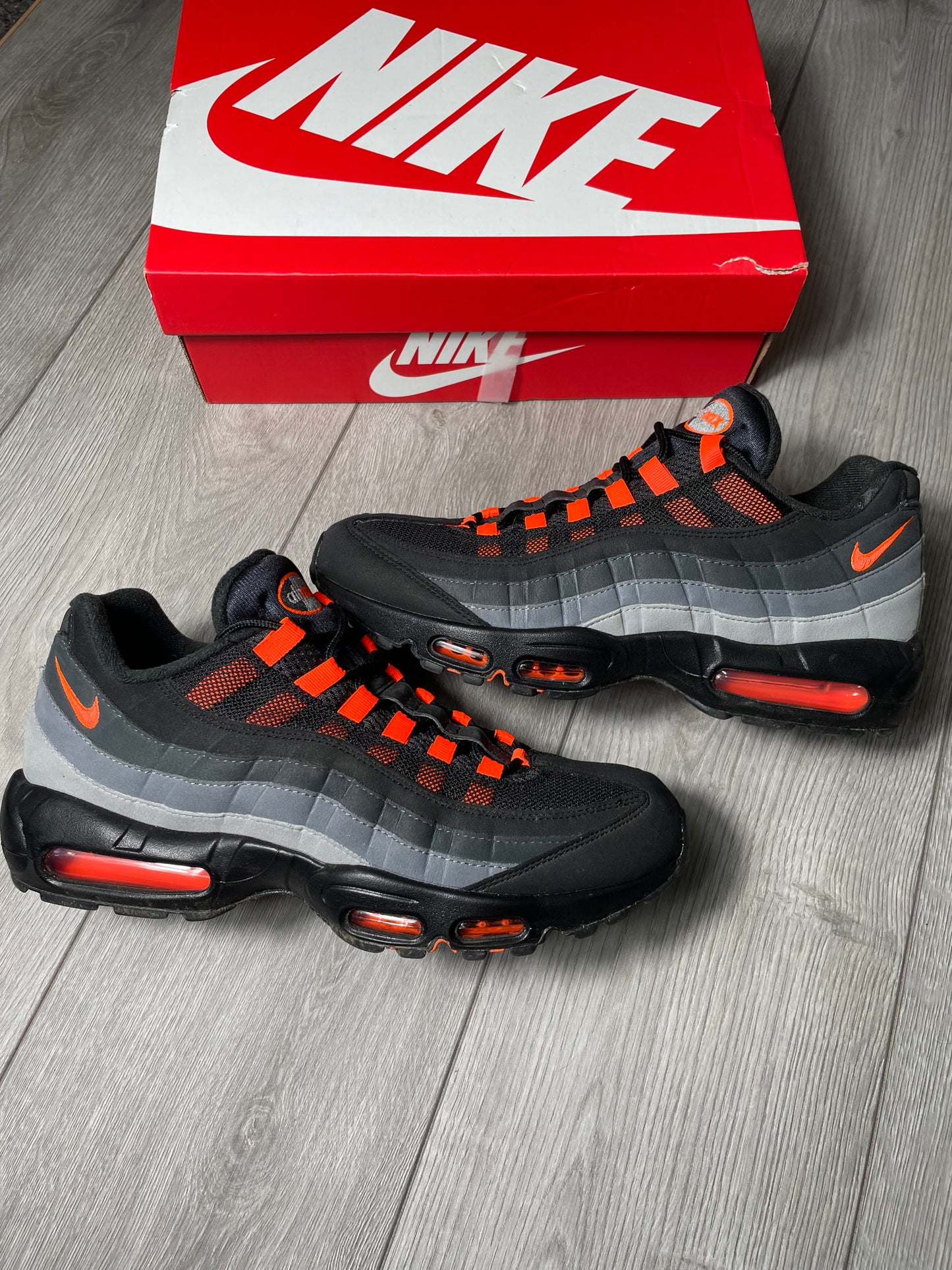 Nike AirMax 95 Hyper Crimson