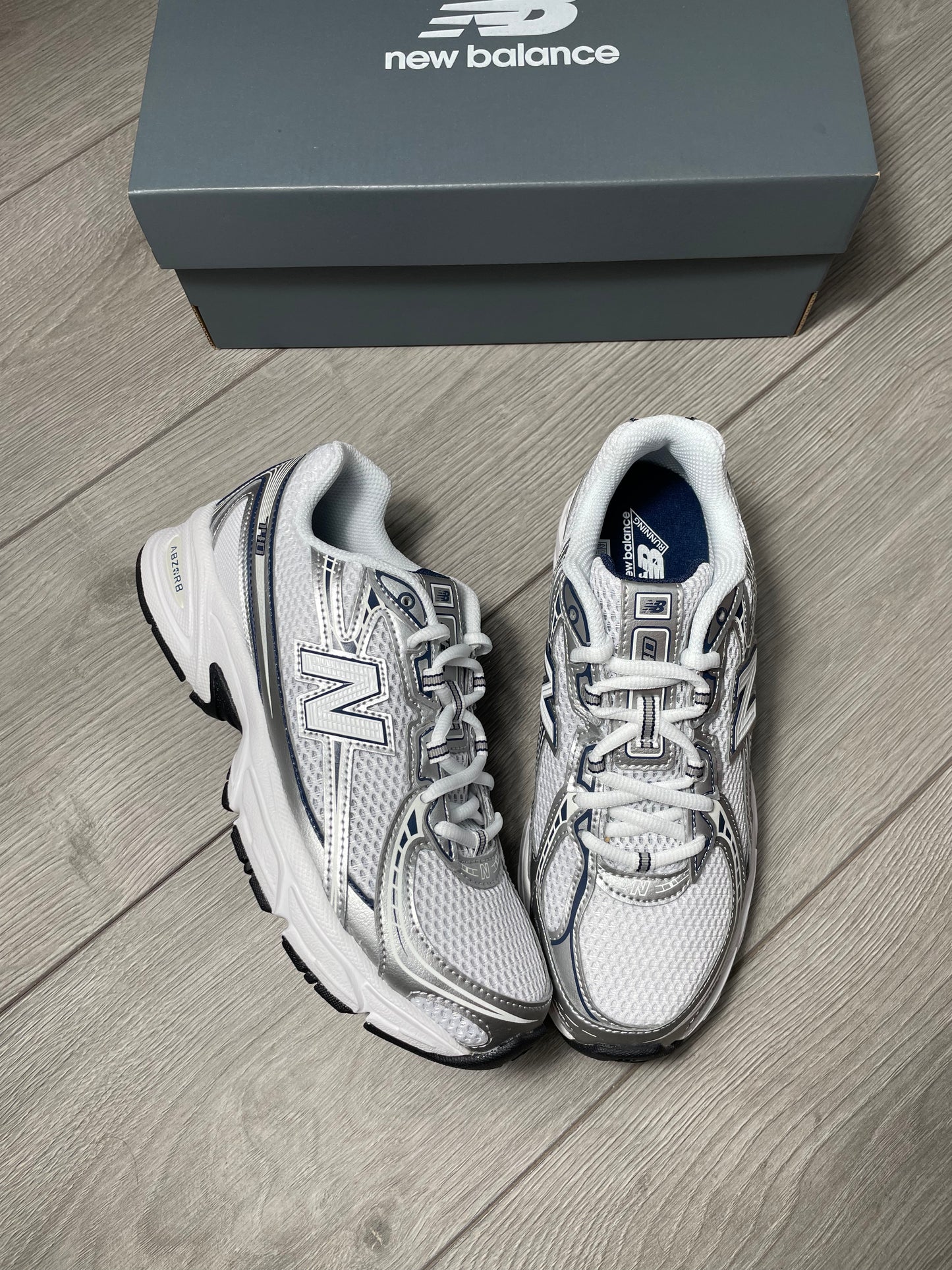 New Balance 740
