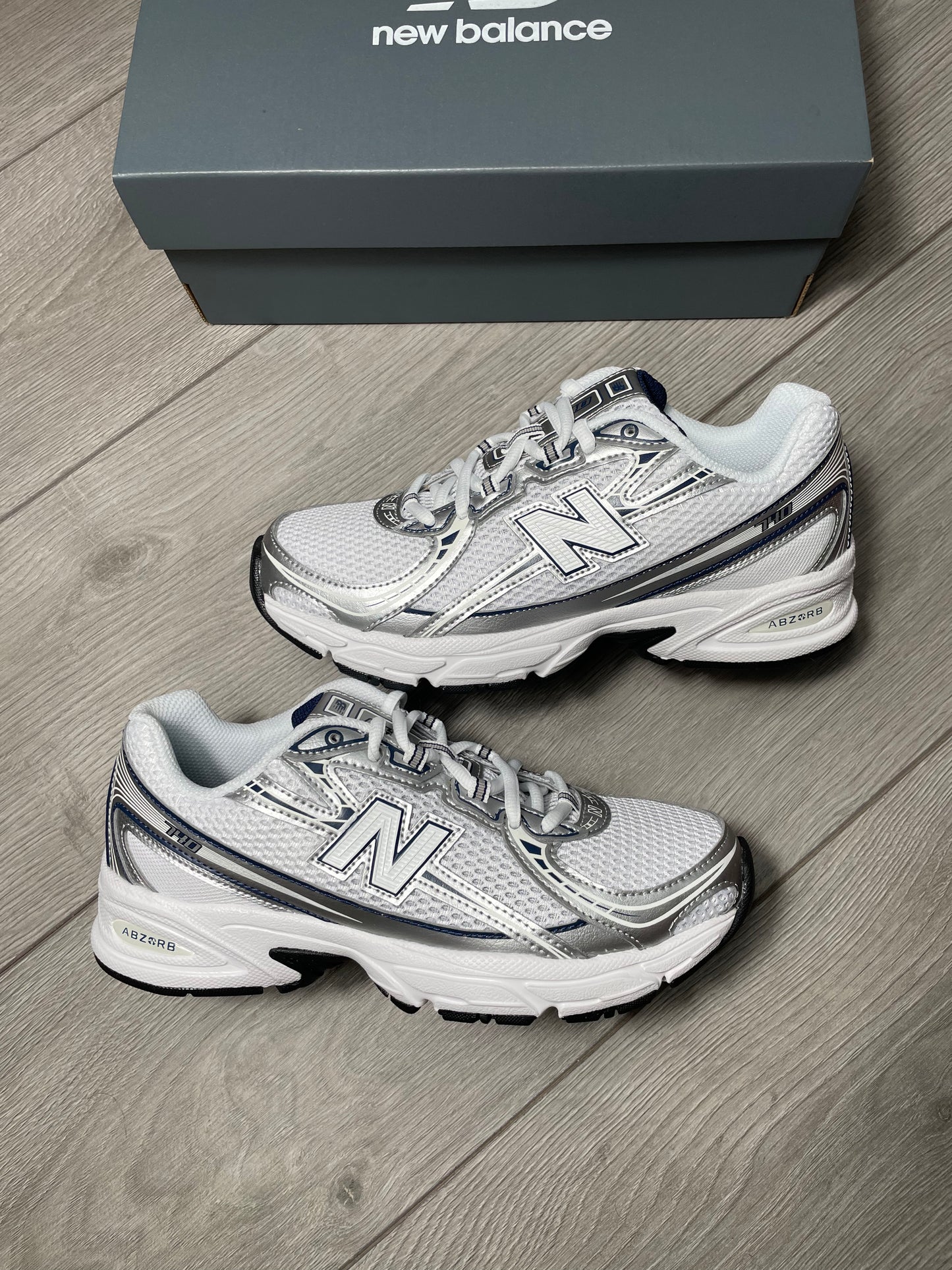 New Balance 740