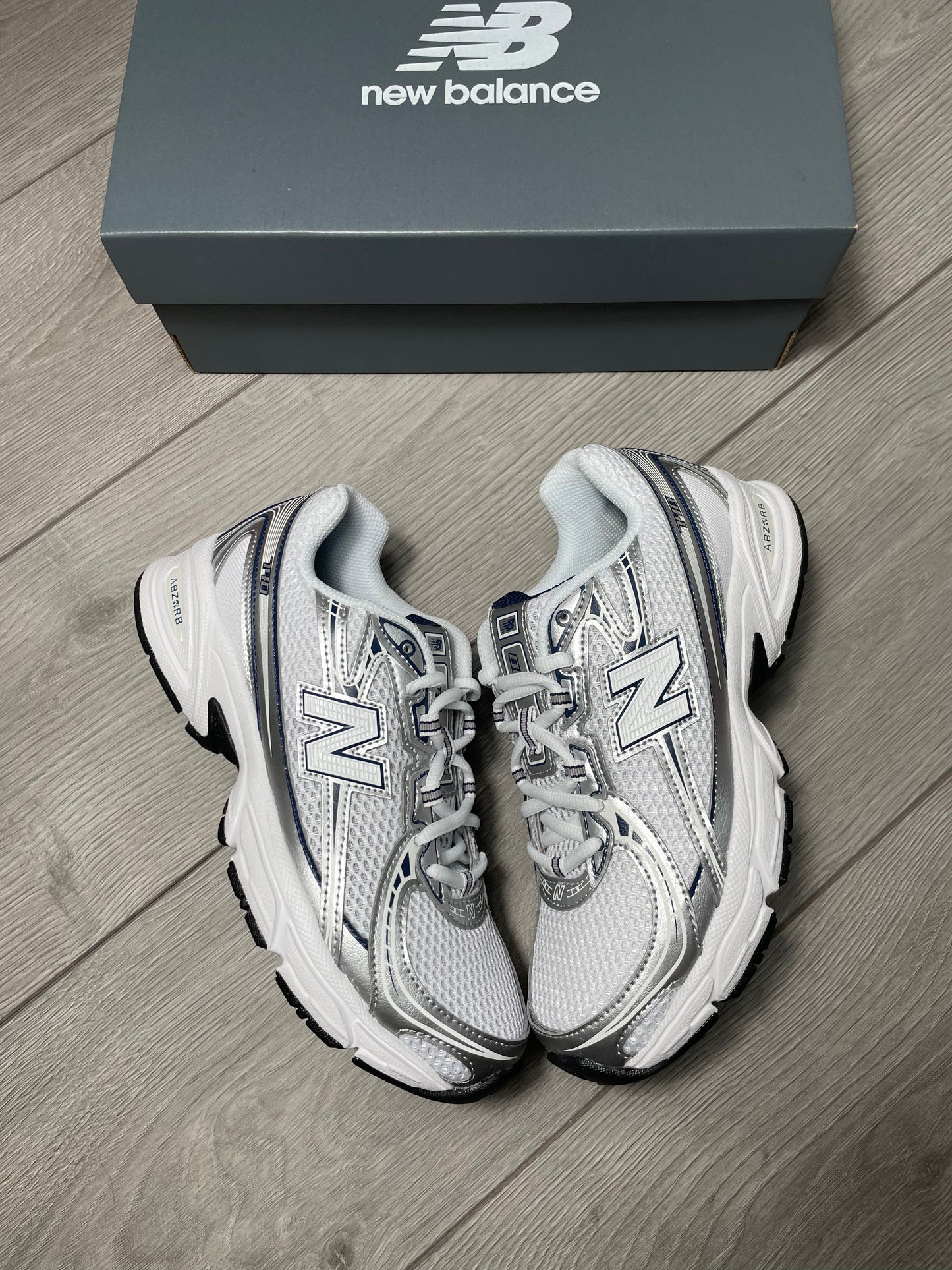 New Balance 740