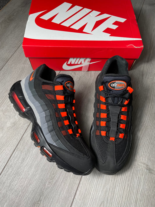 Nike AirMax 95 Hyper Crimson
