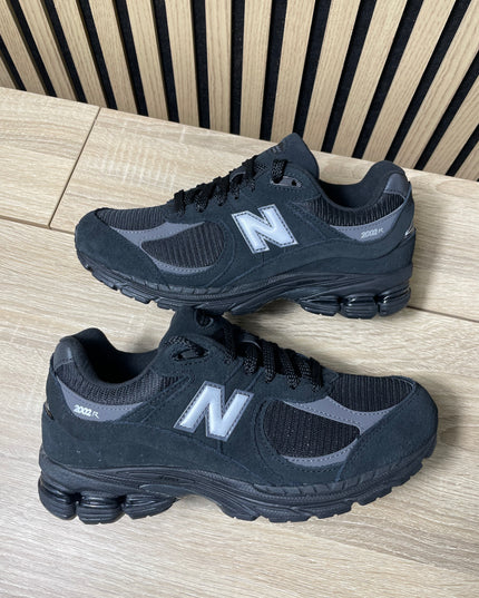 New Balance M2002