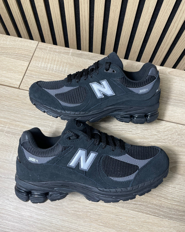 New Balance M2002