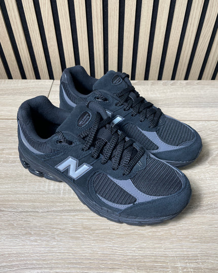 New Balance M2002