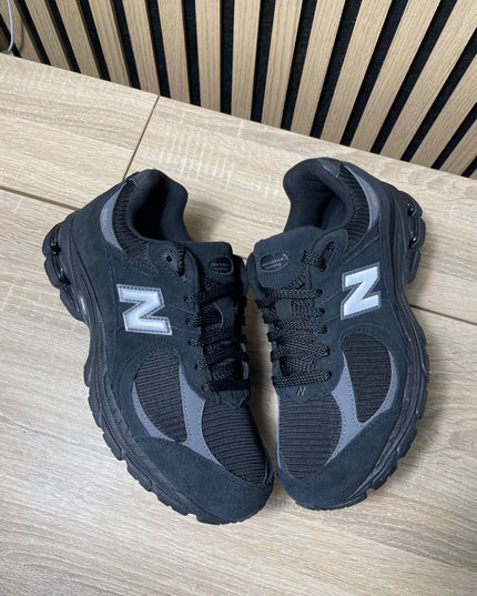 New Balance M2002