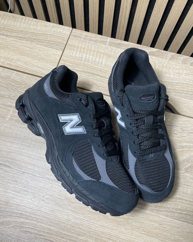 New Balance M2002
