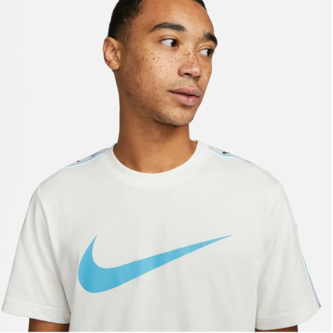 Nike Repeat Swoosh T-Shirt